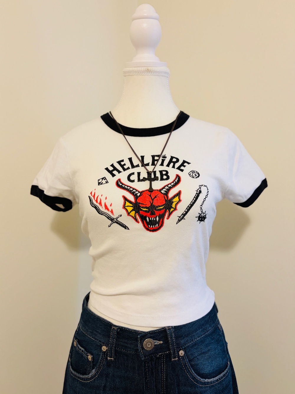 |Netflix| Women’s Stranger Things “Hellfire Club” Cropped Ringer Tee